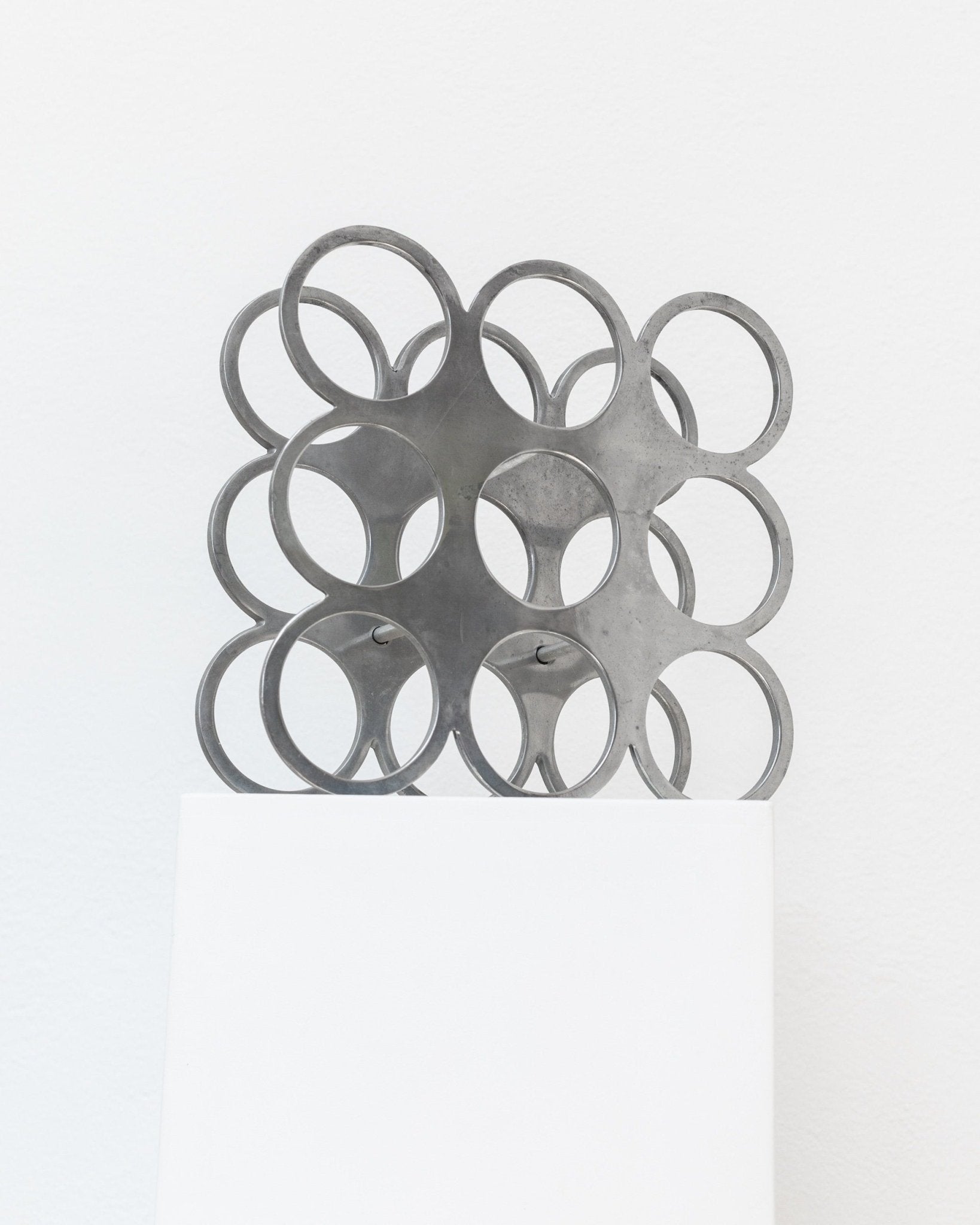 Vintage wine rack - made of metal for 9 bottles - Space Age Design - Italy 1970s - Bottega Jacobs