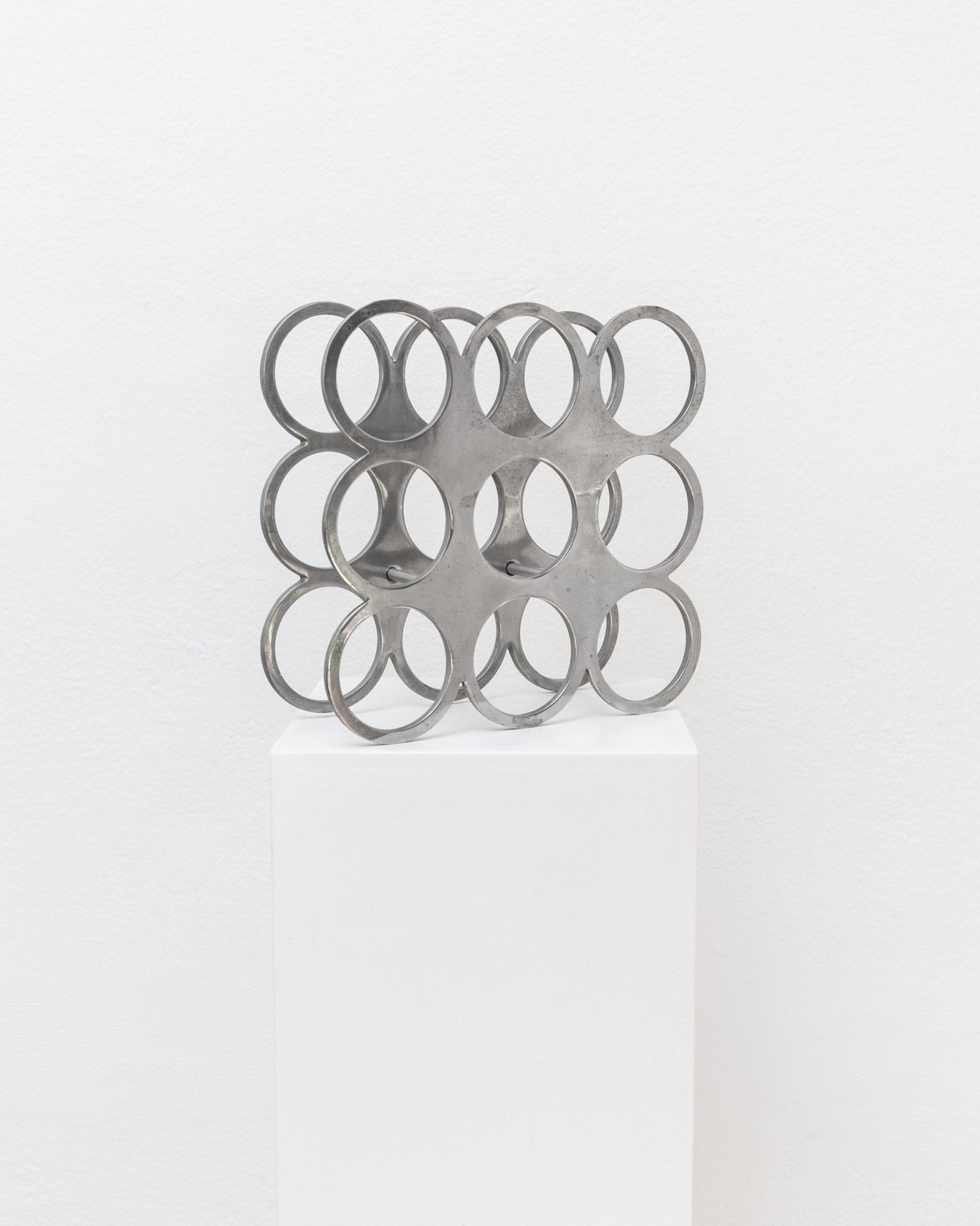 Vintage wine rack - made of metal for 9 bottles - Space Age Design - Italy 1970s - Bottega Jacobs