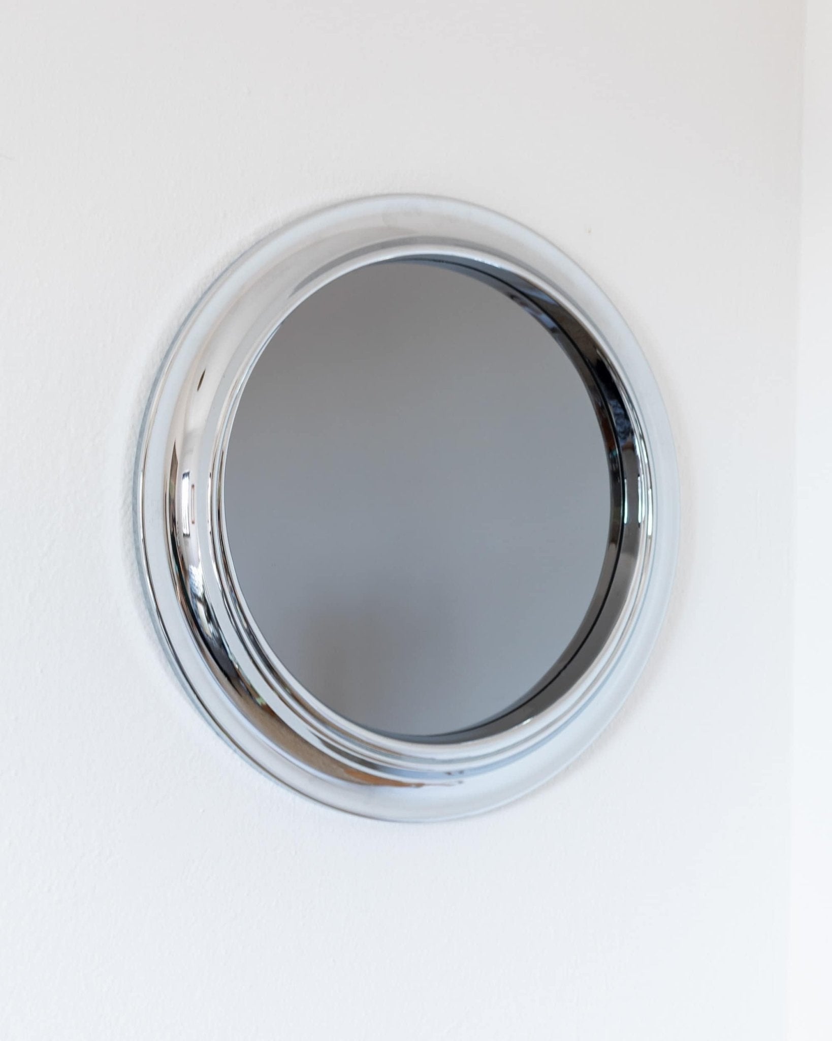 XL Chrome plated vintage wall mirror - Round mirror with smoked glass - Space Age Design - Italy 1960s - Bottega Jacobs