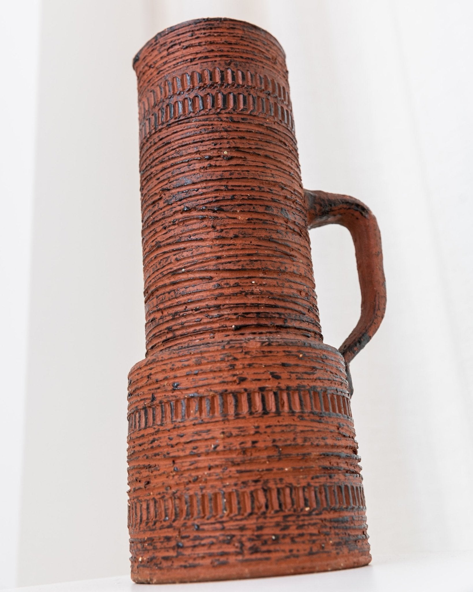 XL Mid - Century Brutalist chamotte vase - by Spara Keramik - incised decoration red brown - Germany 1960s - Bottega Jacobs