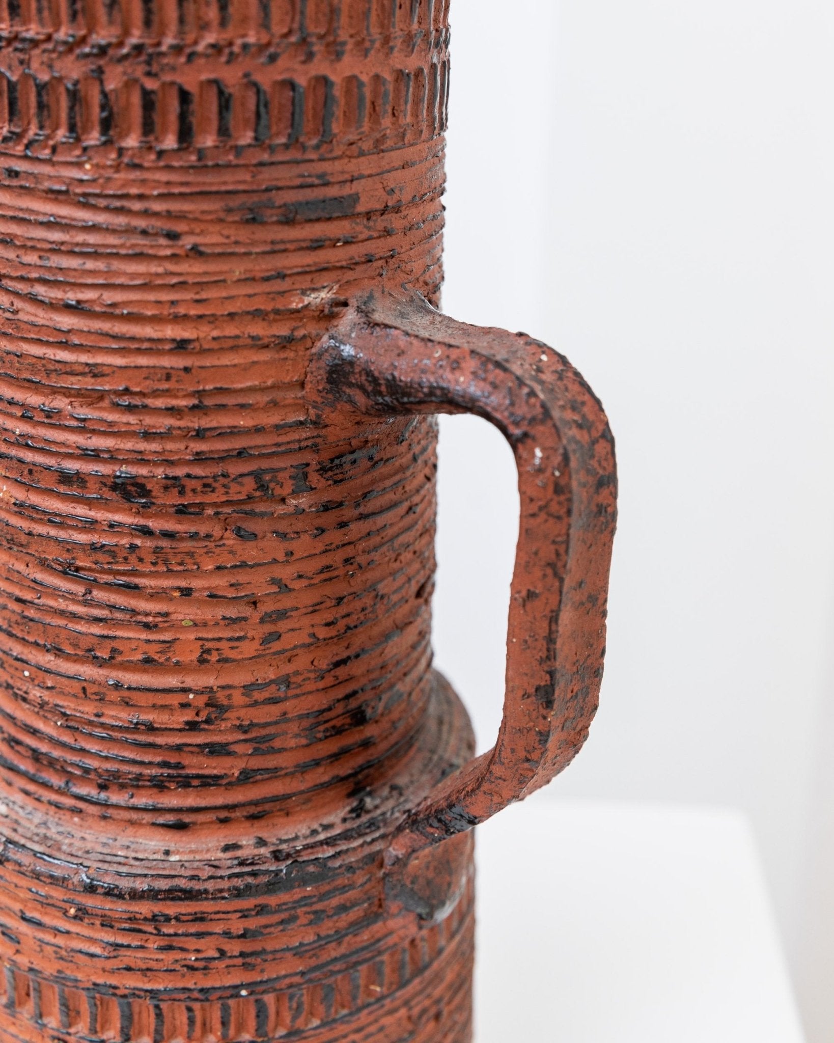 XL Mid - Century Brutalist chamotte vase - by Spara Keramik - incised decoration red brown - Germany 1960s - Bottega Jacobs