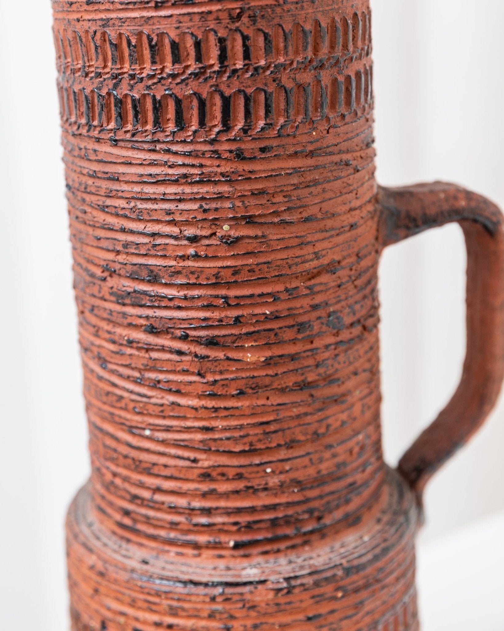 XL Mid - Century Brutalist chamotte vase - by Spara Keramik - incised decoration red brown - Germany 1960s - Bottega Jacobs