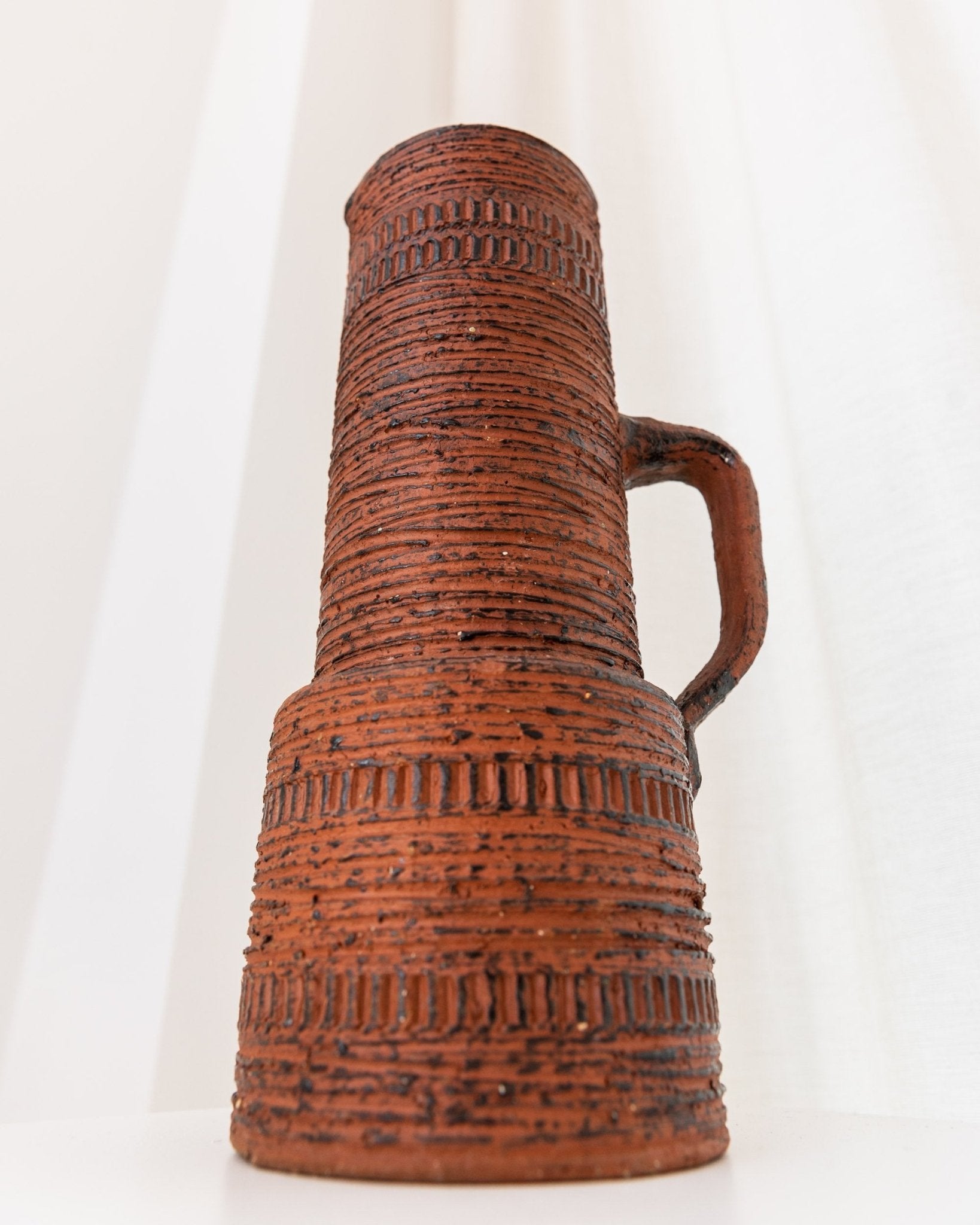 XL Mid - Century Brutalist chamotte vase - by Spara Keramik - incised decoration red brown - Germany 1960s - Bottega Jacobs
