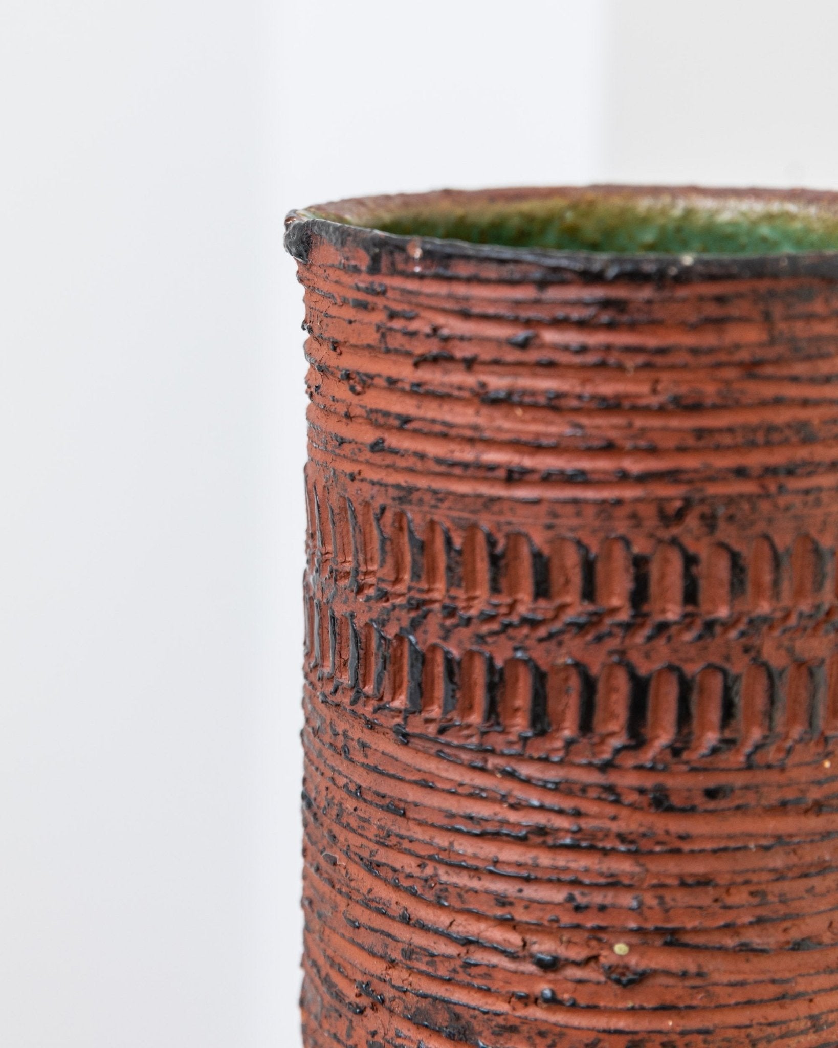 XL Mid - Century Brutalist chamotte vase - by Spara Keramik - incised decoration red brown - Germany 1960s - Bottega Jacobs