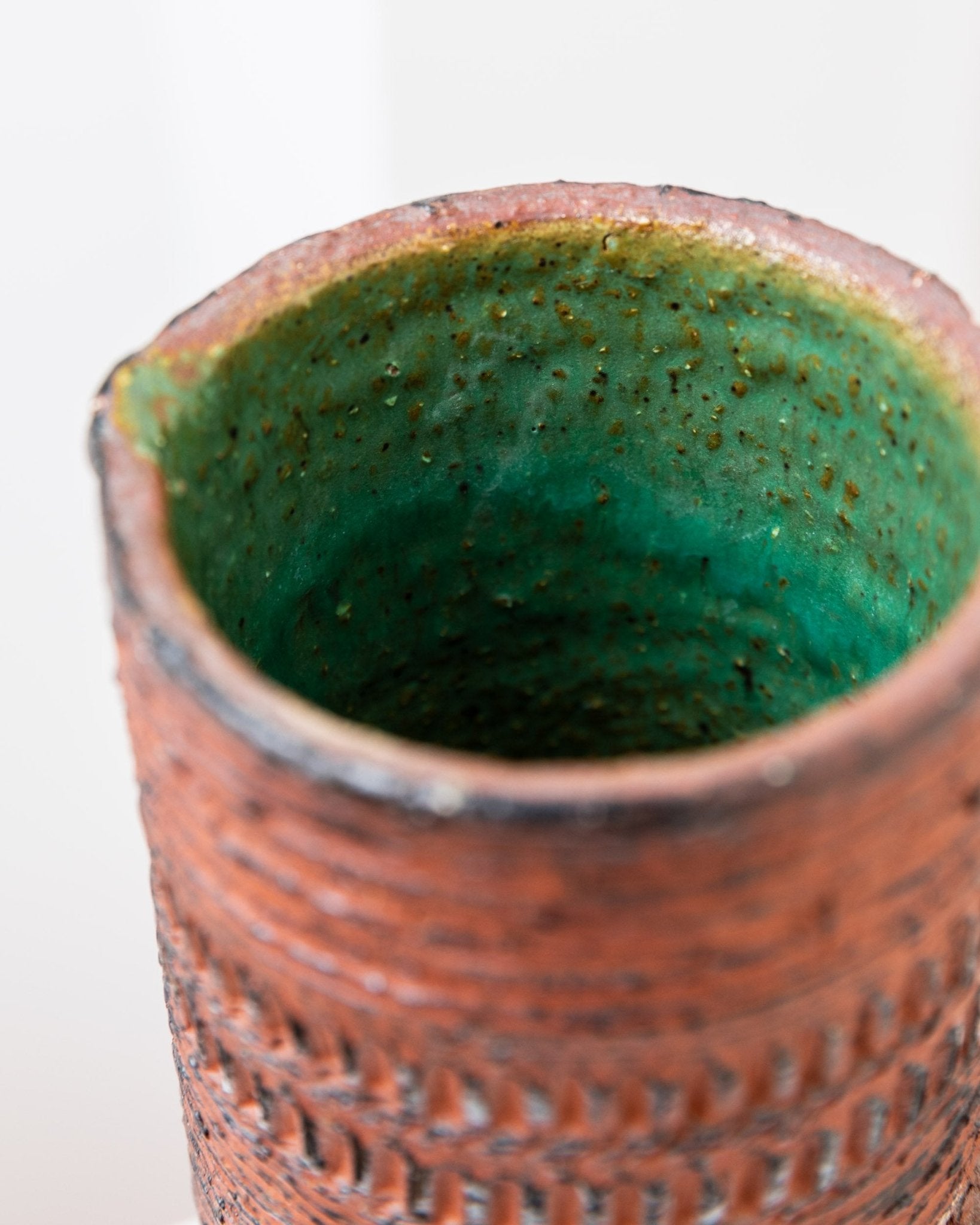 XL Mid - Century Brutalist chamotte vase - by Spara Keramik - incised decoration red brown - Germany 1960s - Bottega Jacobs