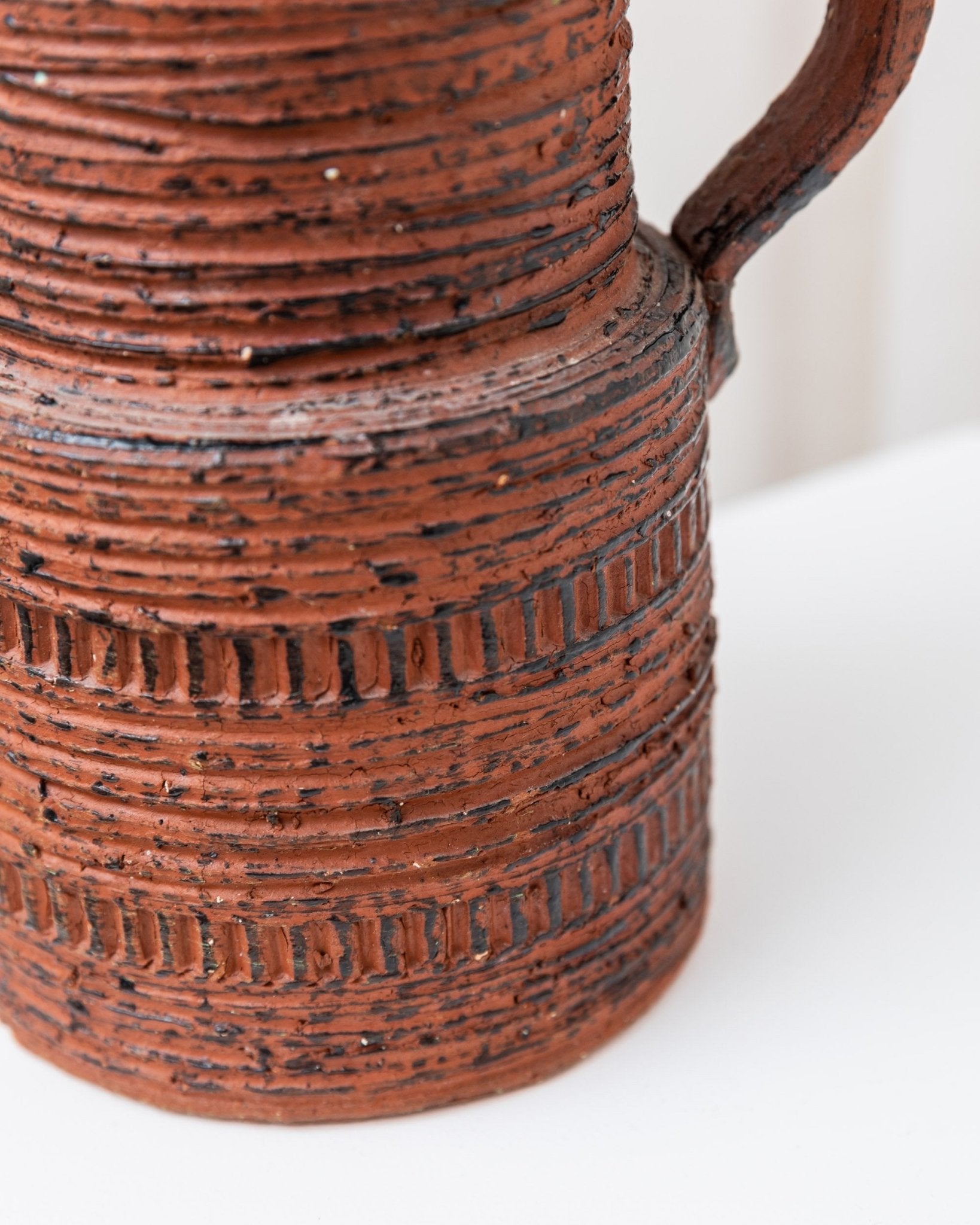 XL Mid - Century Brutalist chamotte vase - by Spara Keramik - incised decoration red brown - Germany 1960s - Bottega Jacobs