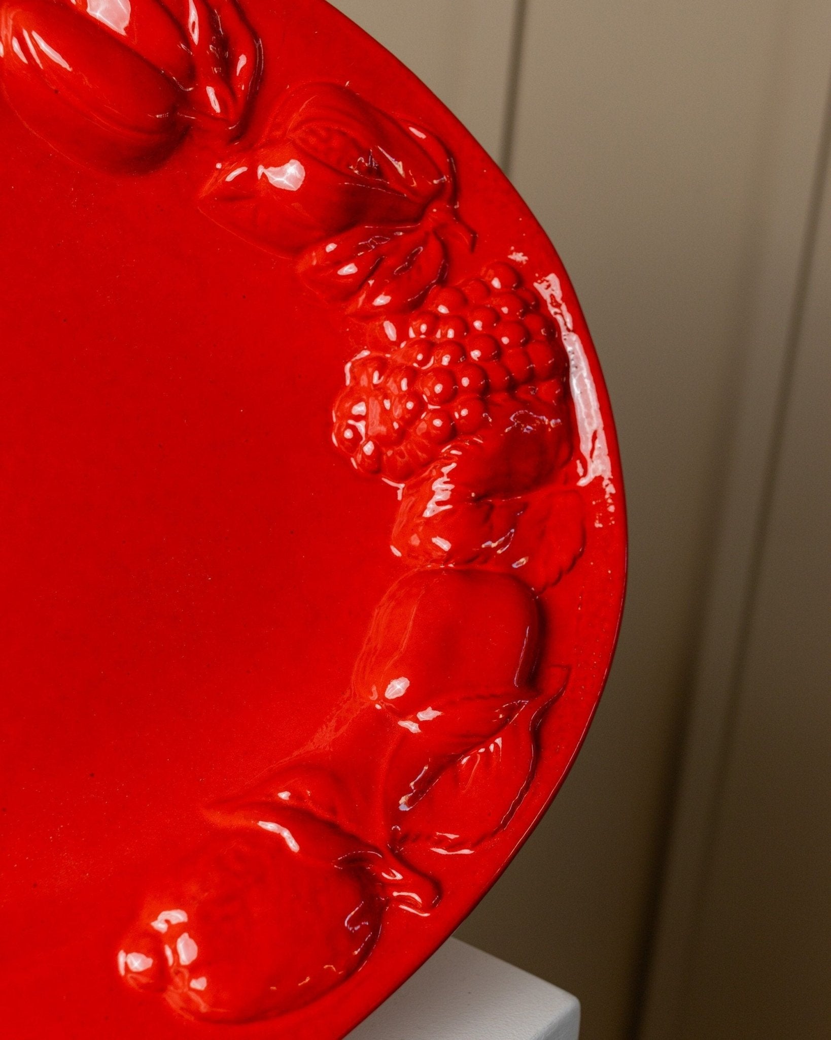 XL vintage ceramic plate oval 1980s - red glaze - fruit relief - Mid Century Design - Italy - Bottega Jacobs