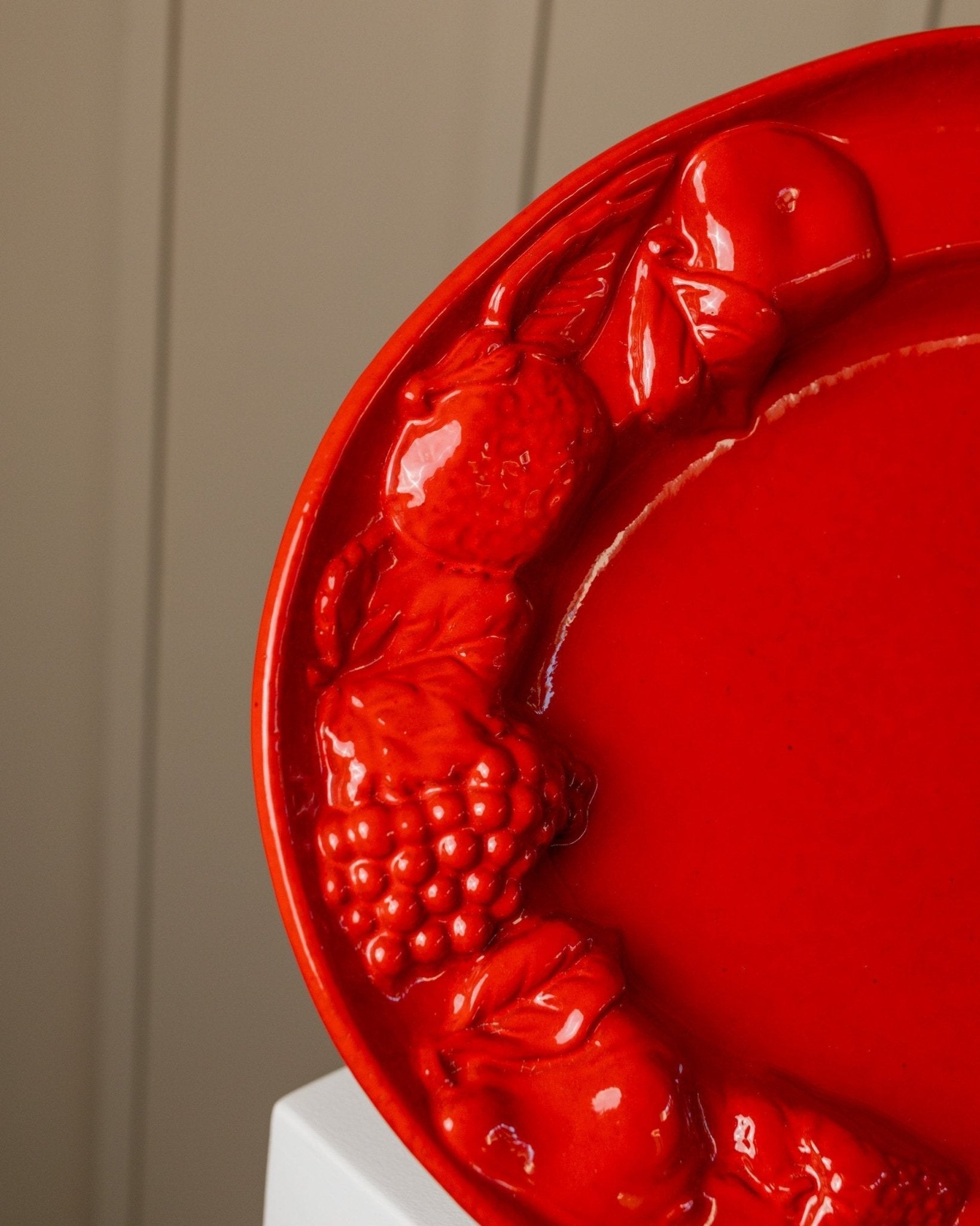 XL vintage ceramic plate oval 1980s - red glaze - fruit relief - Mid Century Design - Italy - Bottega Jacobs