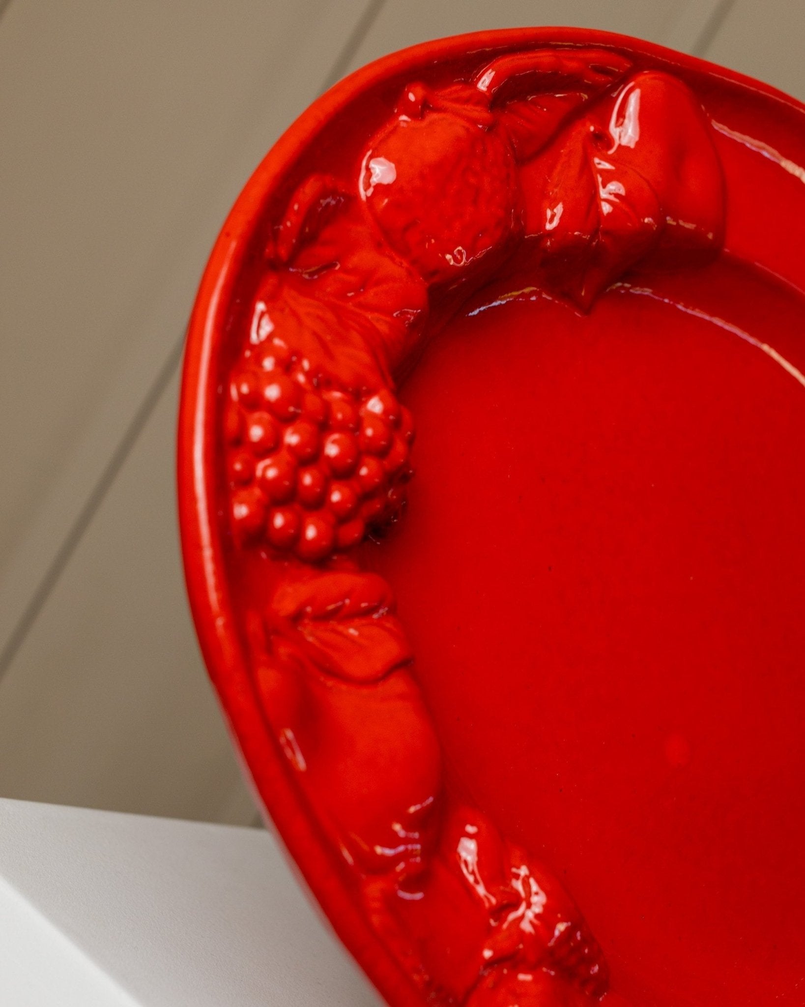 XL vintage ceramic plate oval 1980s - red glaze - fruit relief - Mid Century Design - Italy - Bottega Jacobs