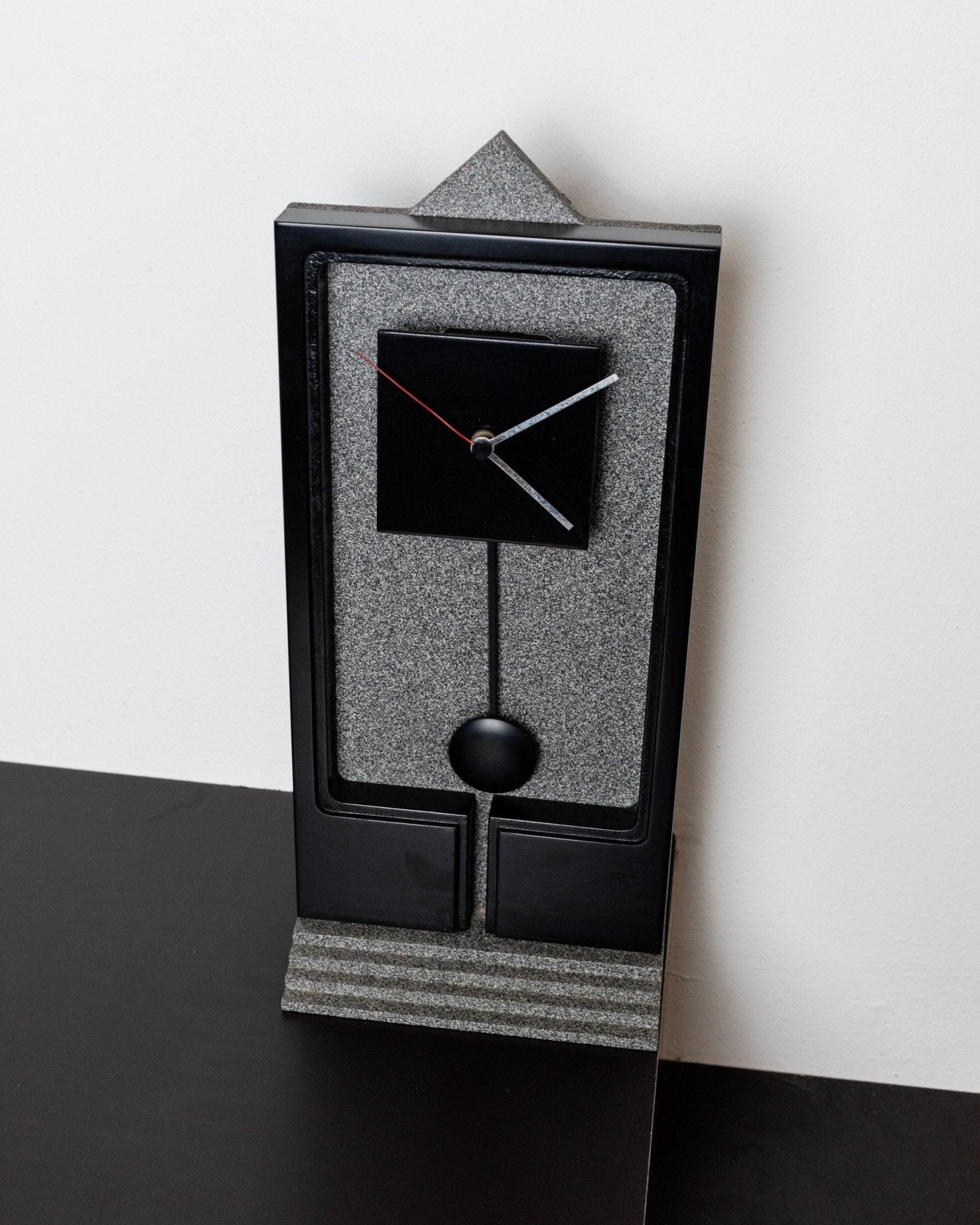 XL Vintage Costantini l'Oggetto grandfather clock 1980s - Postmodern Memphis style in black gray - Made in Italy - Bottega Jacobs