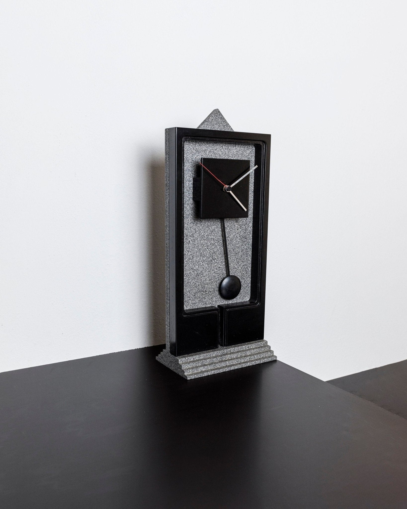 XL Vintage Costantini l'Oggetto grandfather clock 1980s - Postmodern Memphis style in black gray - Made in Italy - Bottega Jacobs
