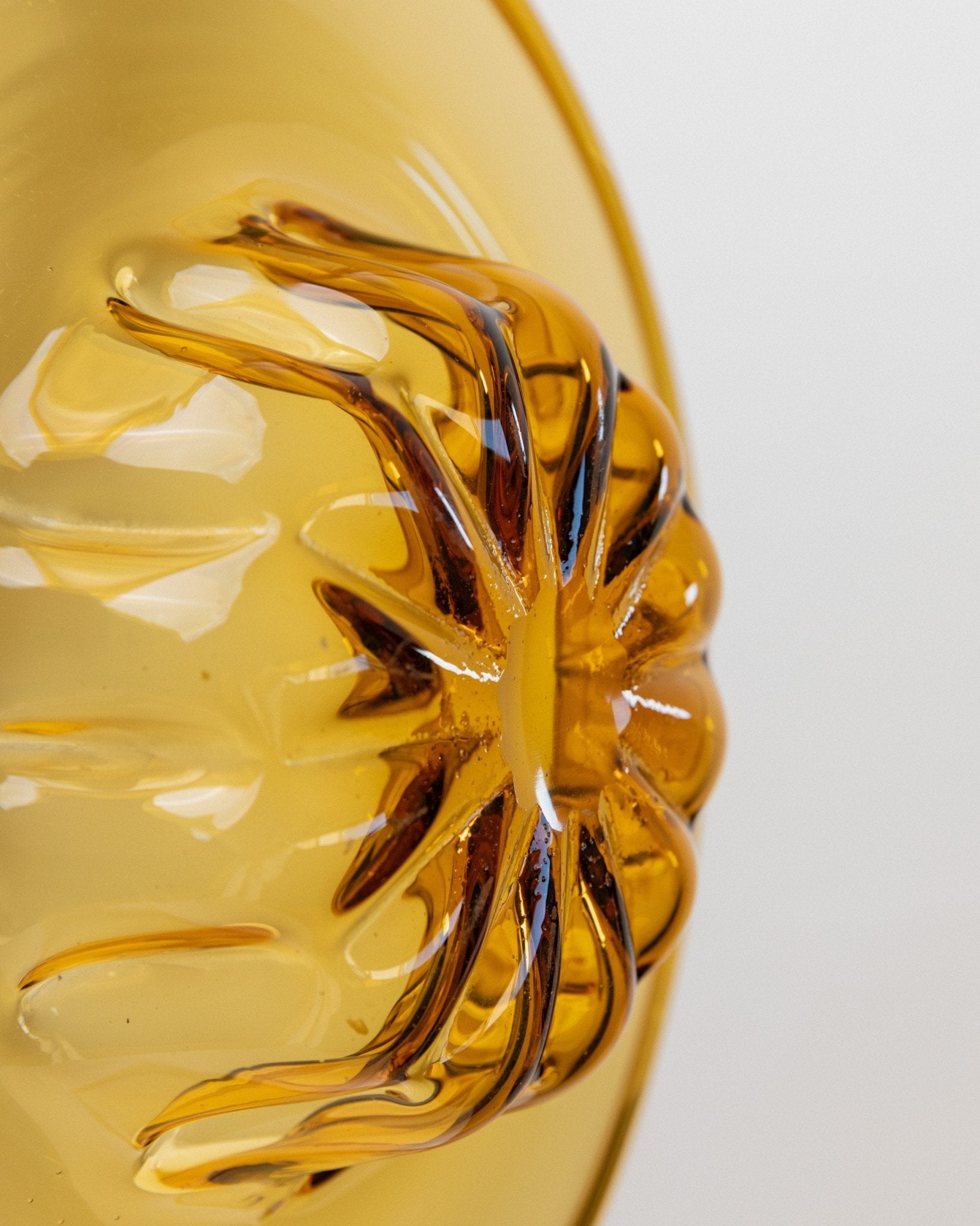 XL Vintage Murano glass bowl - Amber coloured with ribbed pattern - Italy 1920s - Decorative fruit bowl, colourful glassware, elegant gift idea - Bottega Jacobs