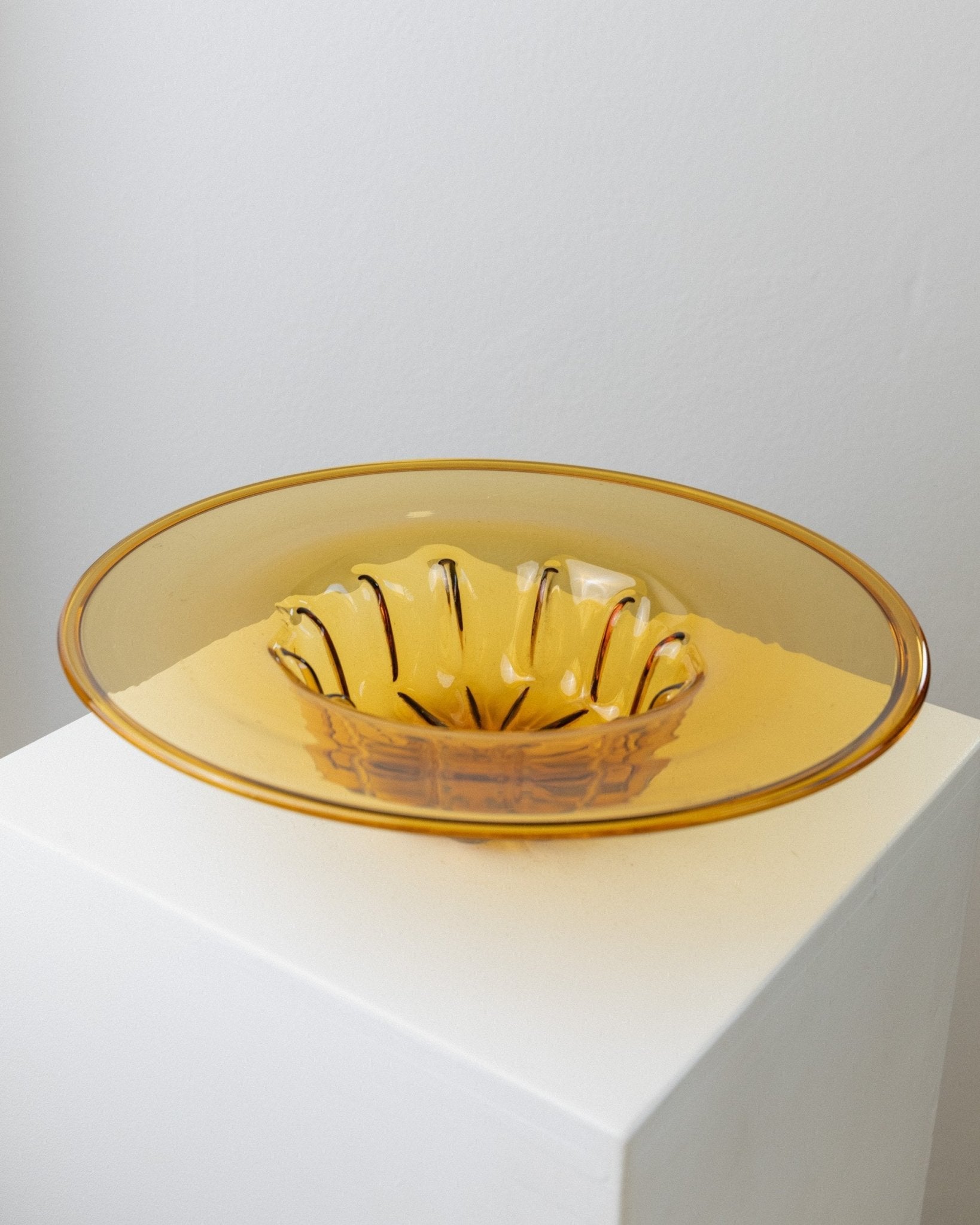 XL Vintage Murano glass bowl - Amber coloured with ribbed pattern - Italy 1920s - Decorative fruit bowl, colourful glassware, elegant gift idea - Bottega Jacobs