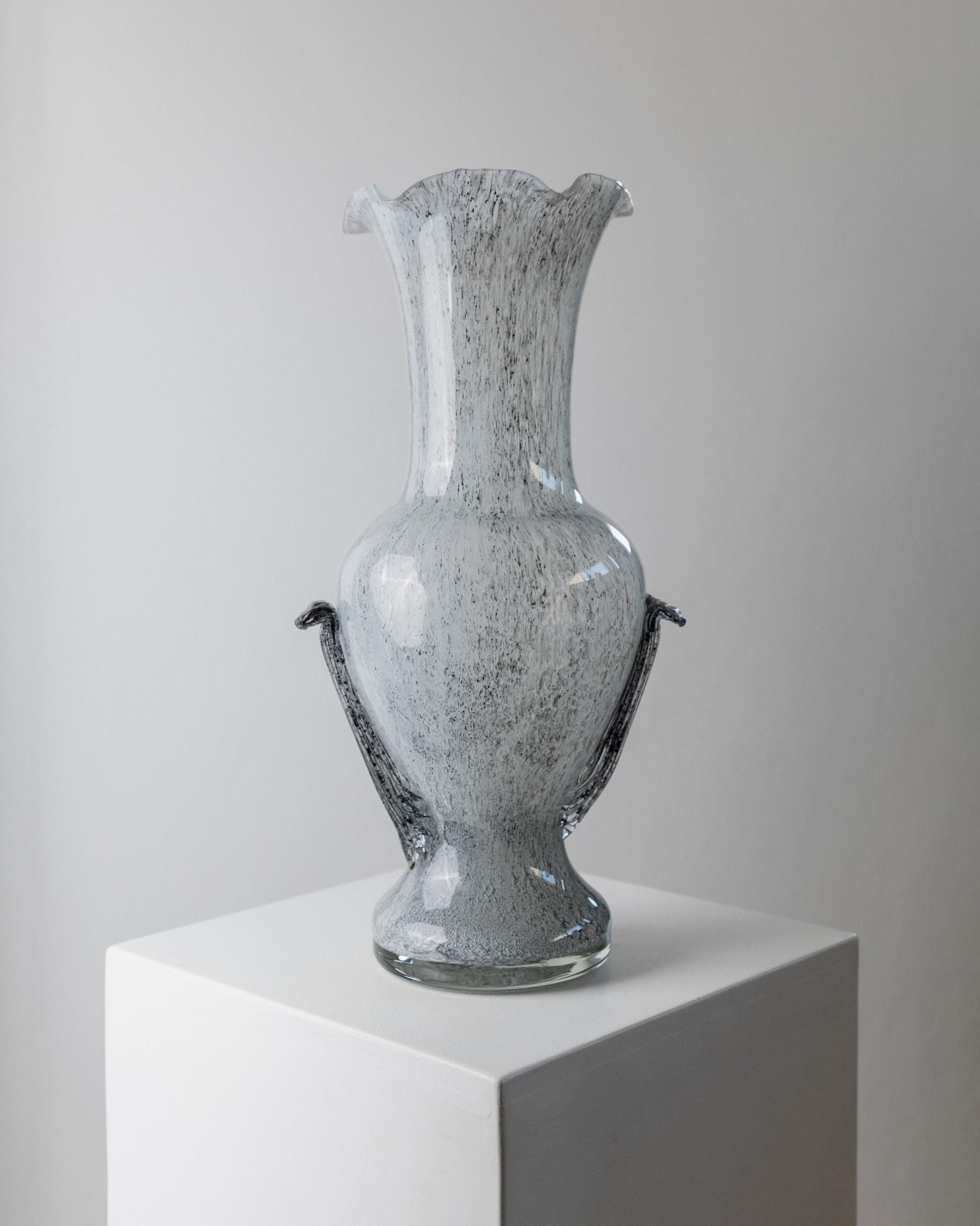 XL Vintage Murano Glass Vase - Black, White Glass with Detailed Handles, Ruffled Edge - Italy 1960s - Amphora, Decorative Vase, Elegant Gift_Bottega Jacobs