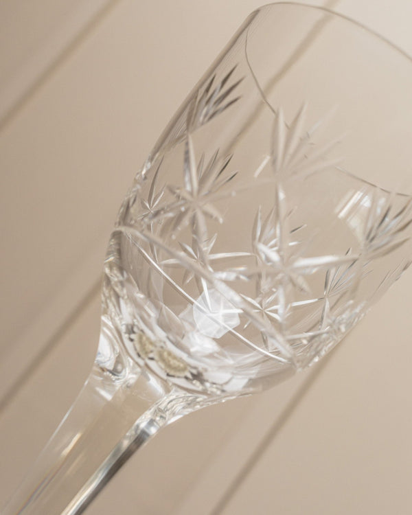 XL Vintage Saint Louis wine glass made of crystal glass - Faceted stem, great details - France 1930s - Bottega Jacobs