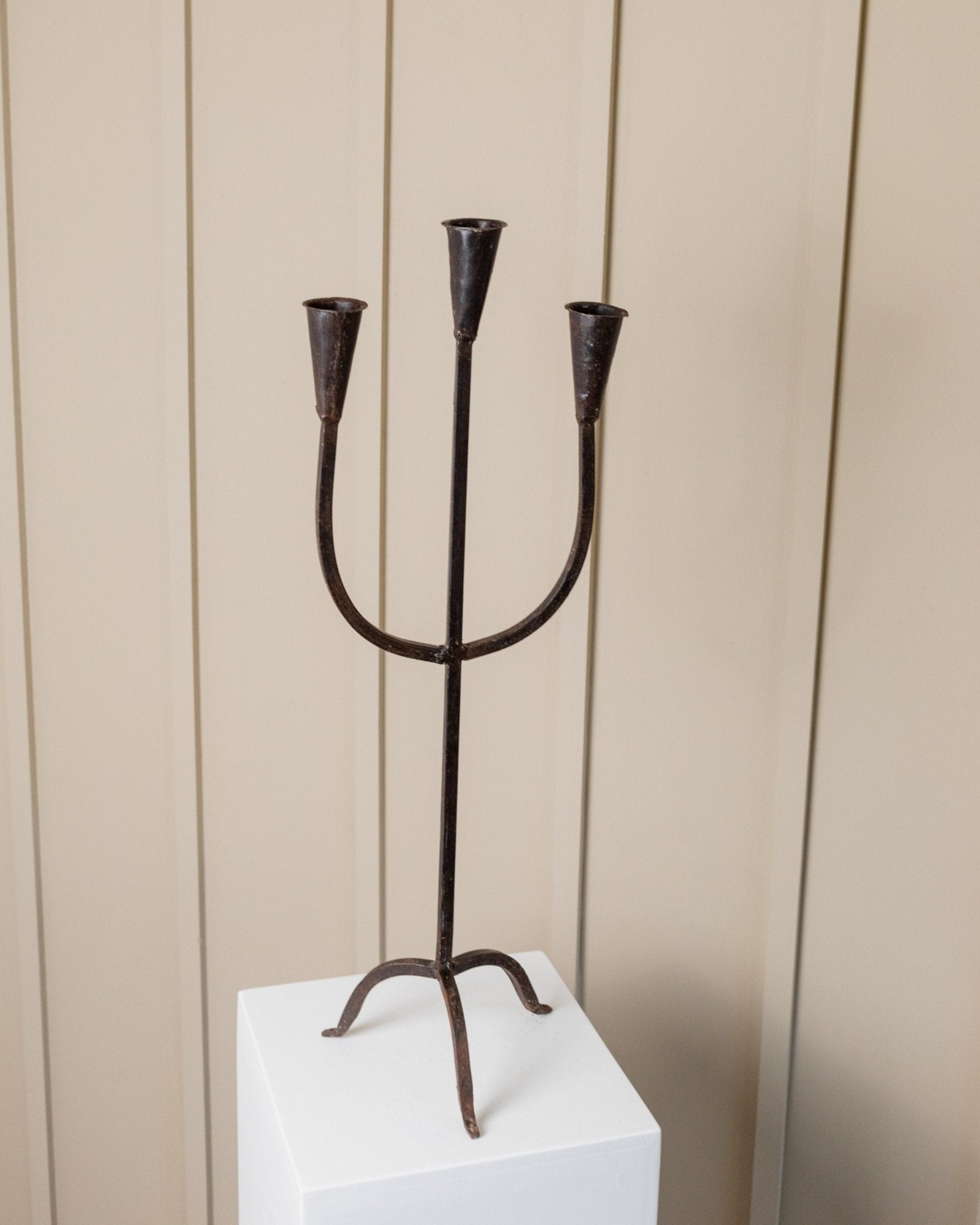 XXL Brutalist metal candlestick - classic shape for 3 candles - handmade - Italy 1960s - Bottega Jacobs