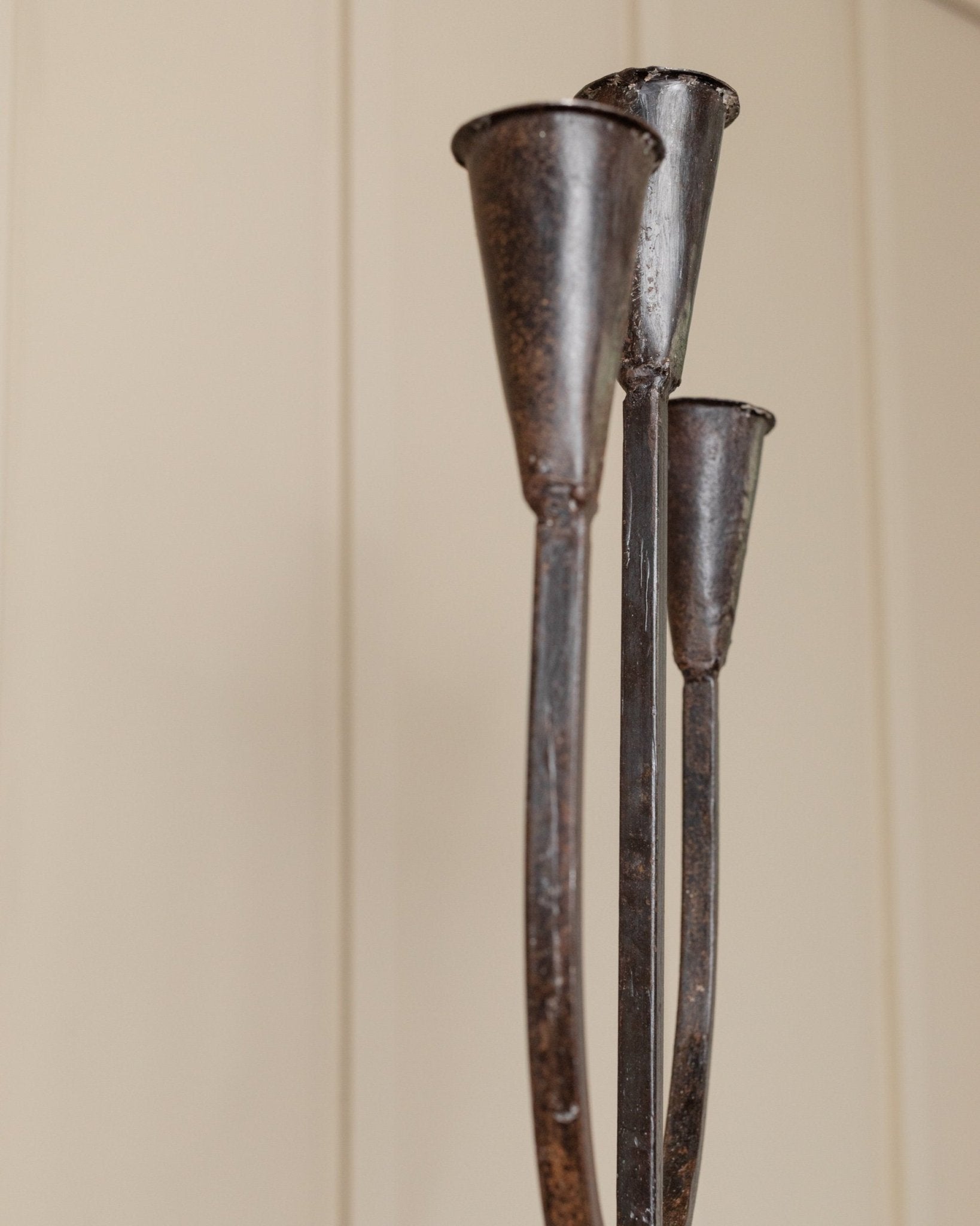 XXL Brutalist metal candlestick - classic shape for 3 candles - handmade - Italy 1960s - Bottega Jacobs