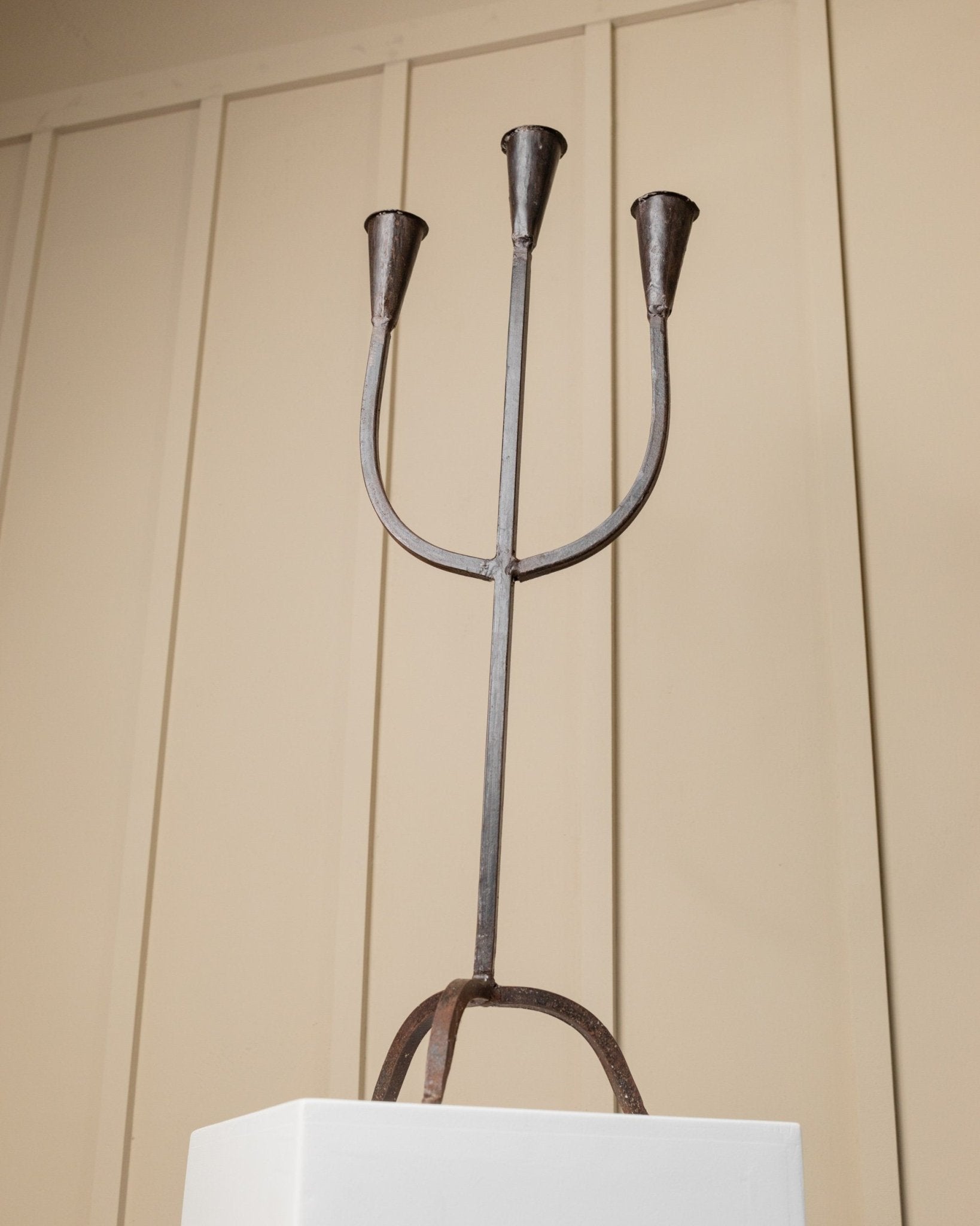 XXL Brutalist metal candlestick - classic shape for 3 candles - handmade - Italy 1960s - Bottega Jacobs