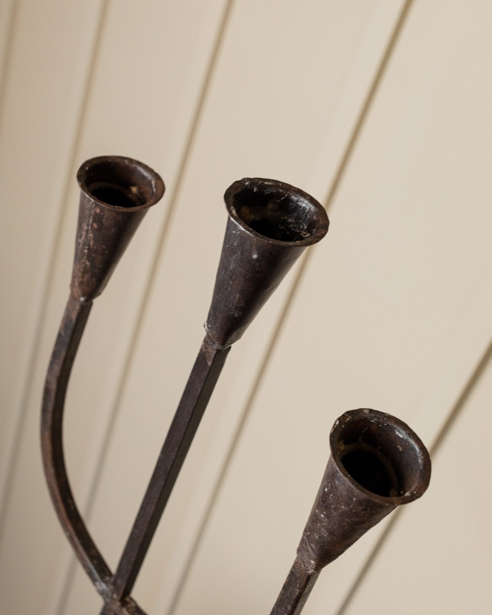 XXL Brutalist metal candlestick - classic shape for 3 candles - handmade - Italy 1960s - Bottega Jacobs