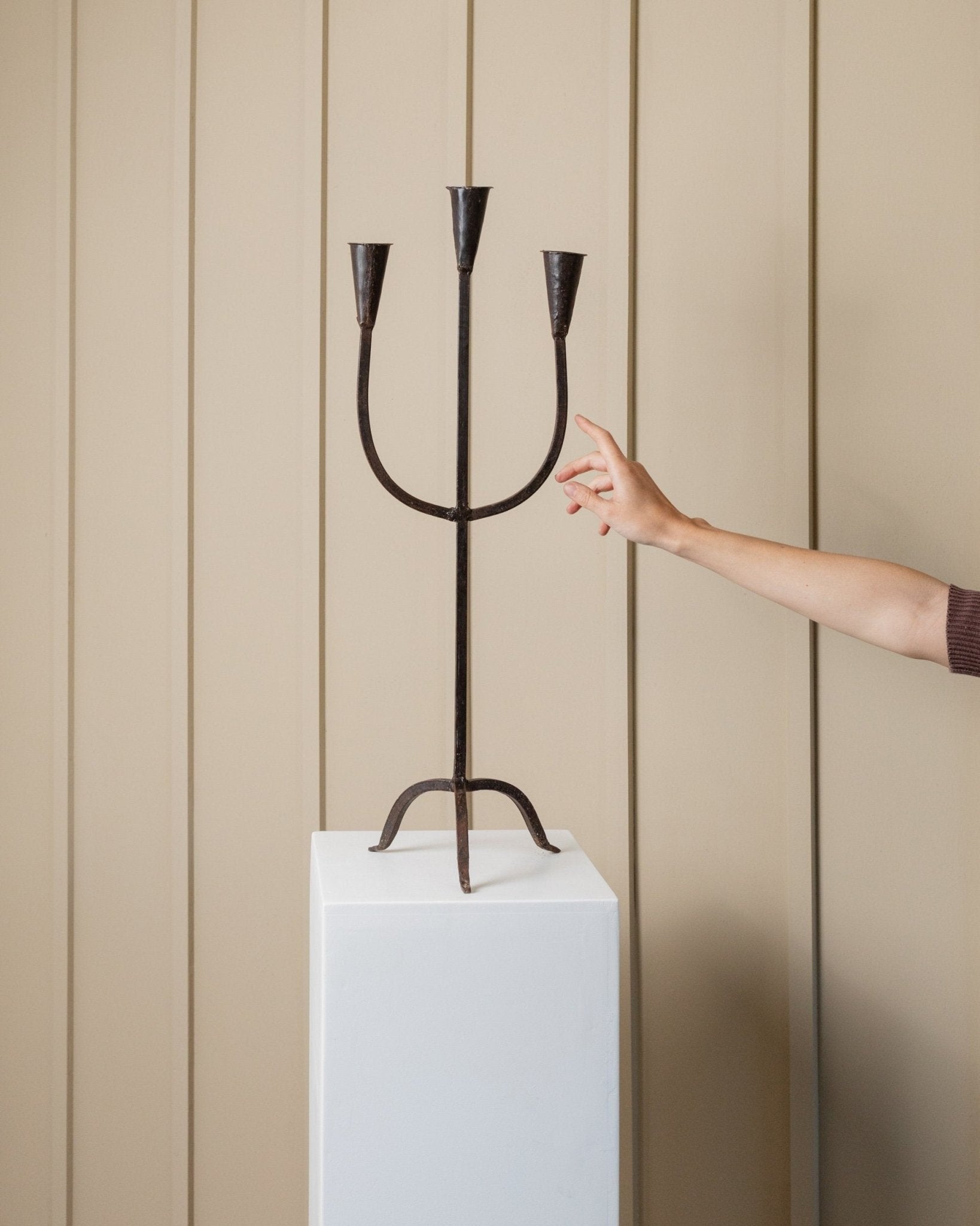 XXL Brutalist metal candlestick - classic shape for 3 candles - handmade - Italy 1960s - Bottega Jacobs