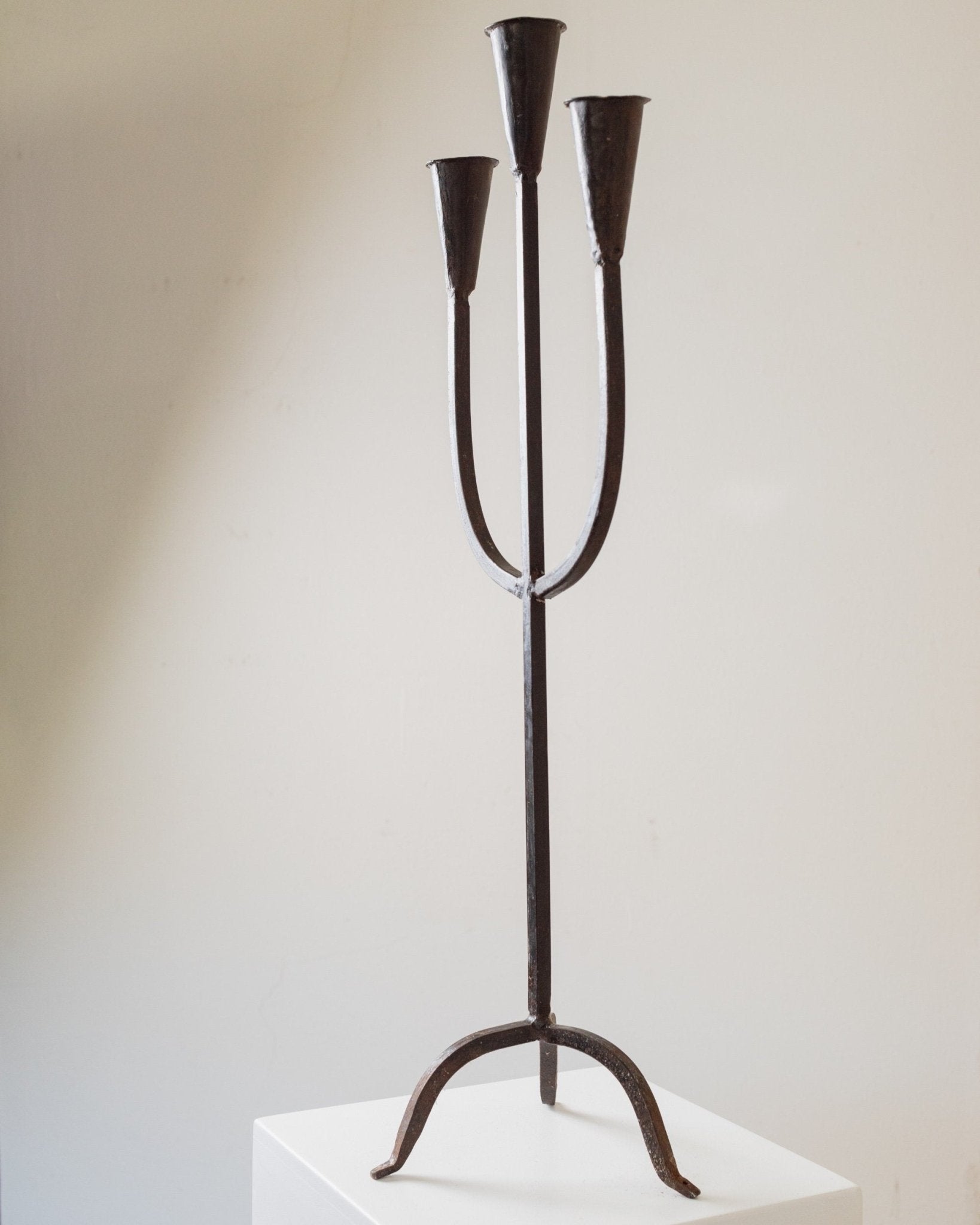 XXL Brutalist metal candlestick - classic shape for 3 candles - handmade - Italy 1960s - Bottega Jacobs