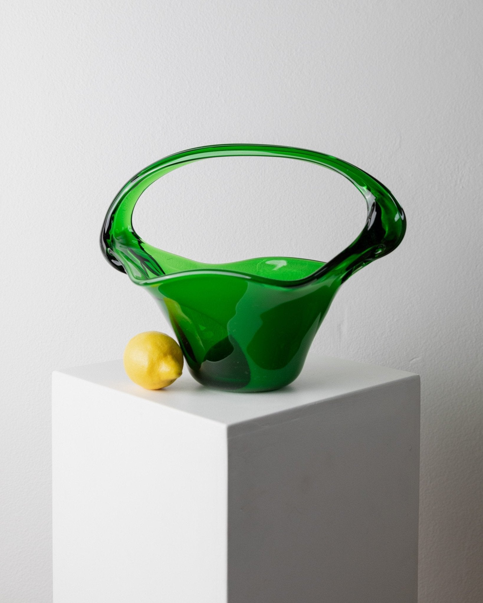 XXL Vintage Murano Glass Handle Bowl - bright green - Mid Century Design Italy 1970s - Decorative glass art colourful, gift idea - Bottega Jacobs