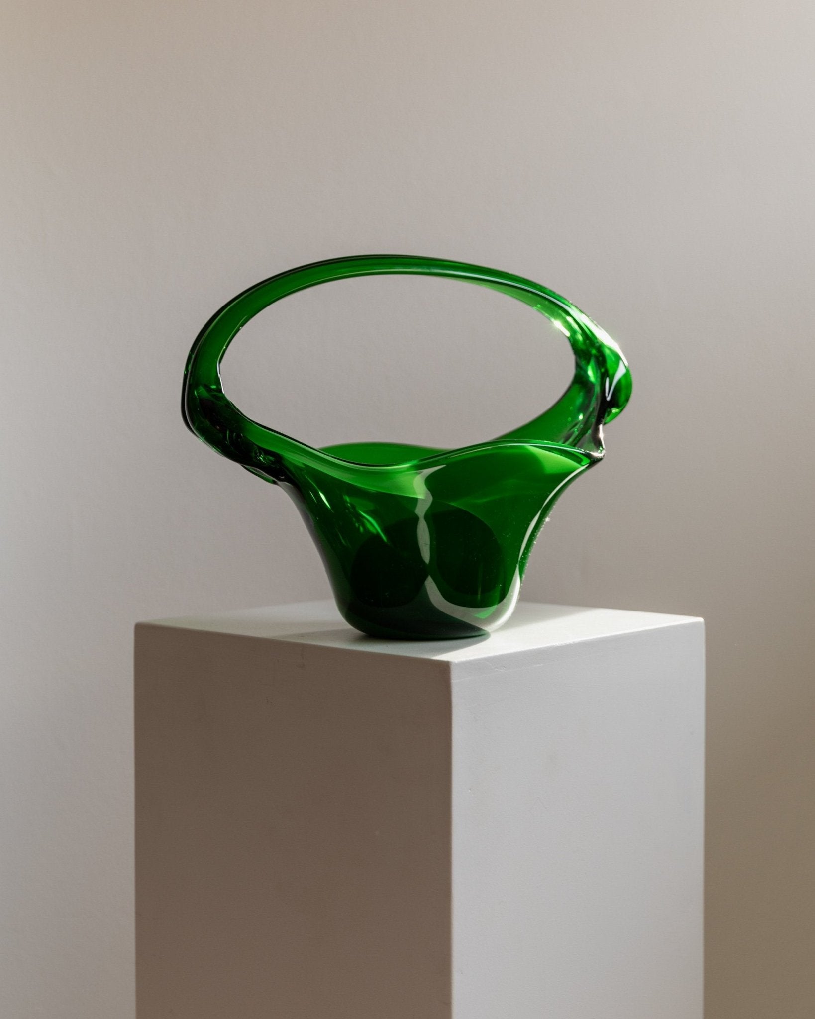 XXL Vintage Murano Glass Handle Bowl - bright green - Mid Century Design Italy 1970s - Decorative glass art colourful, gift idea - Bottega Jacobs