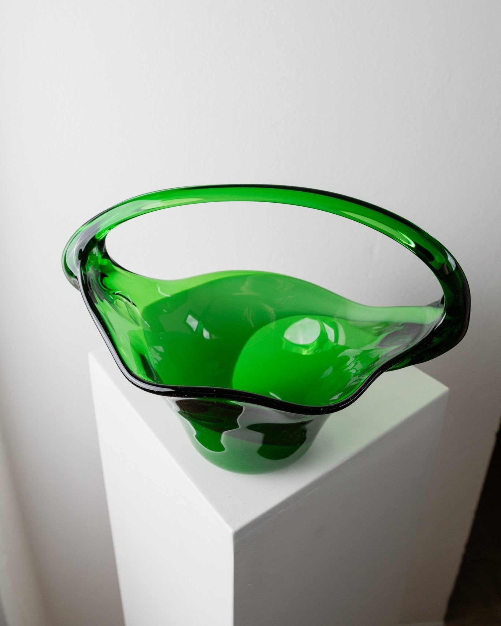 XXL Vintage Murano Glass Handle Bowl - bright green - Mid Century Design Italy 1970s - Decorative glass art colourful, gift idea - Bottega Jacobs